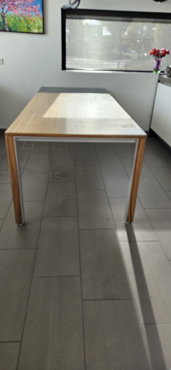 Leolux Izaki Table with 6 Leolux Myto Chairs – Dining set – Aluminium, Wood (photo 3 of 15)