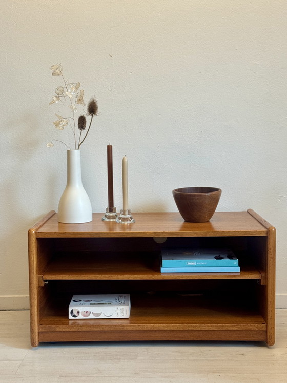 Image 1 of Tavolino laterale vintage danese in teak per mobili audio/TV