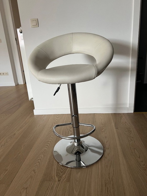 Image 1 of 4 bar stools adjustable in height