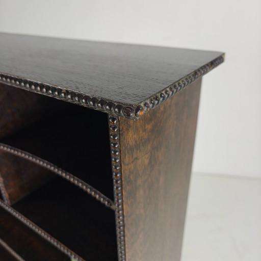 Libreria aperta del XX secolo con motivo a perline