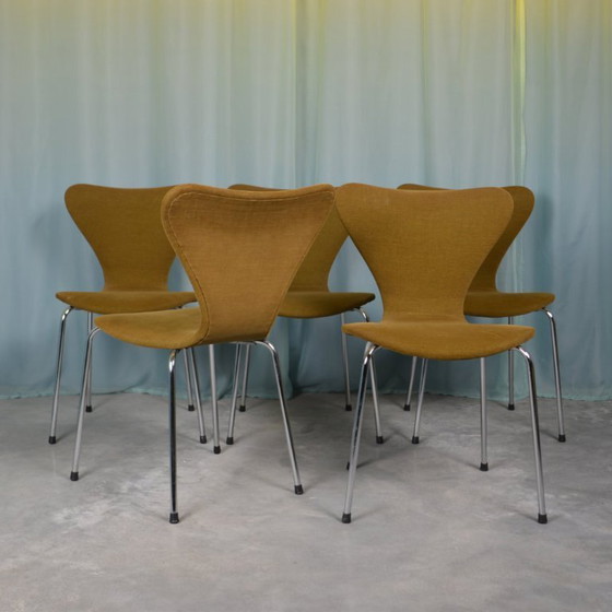 Image 1 of 5x butterfly chairs