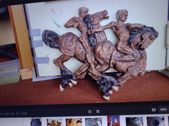 Image 1 of Decorazione murale butalista con uomini a cavallo