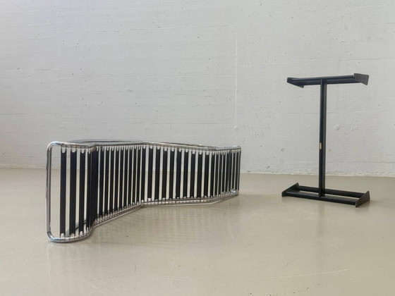 Cassina LC4 Chaises longues en Peau de Poney – Le Corbusier, Pierre Jeanneret & Charlotte Perriand – Metal (photo 10 of 26)