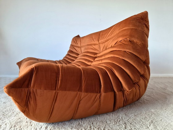 Image 1 of Ambrer fluwelen tweezitsbank Togo van Michel Ducaroy voor Ligne Roset