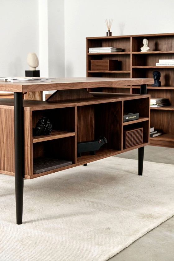 Image 1 of Schreibtisch Nussbaum - Astrid 4 O_B02