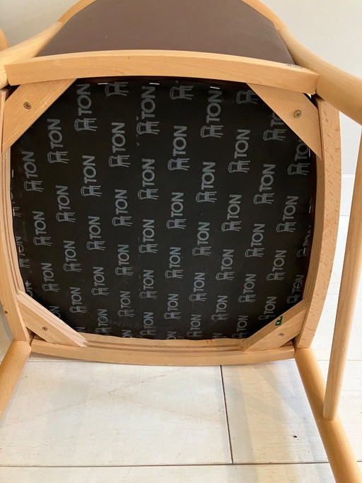 Ensemble de 2 fauteuils TON (Thonet) – Cuir marron et hêtre – En parfait état – eetkamerstoelen, Leather, Wood (photo 2 of 7)