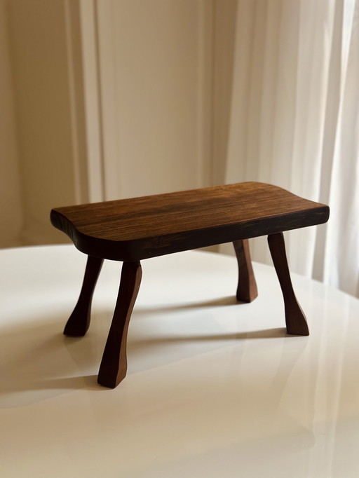 Brutalistischer Milchhocker