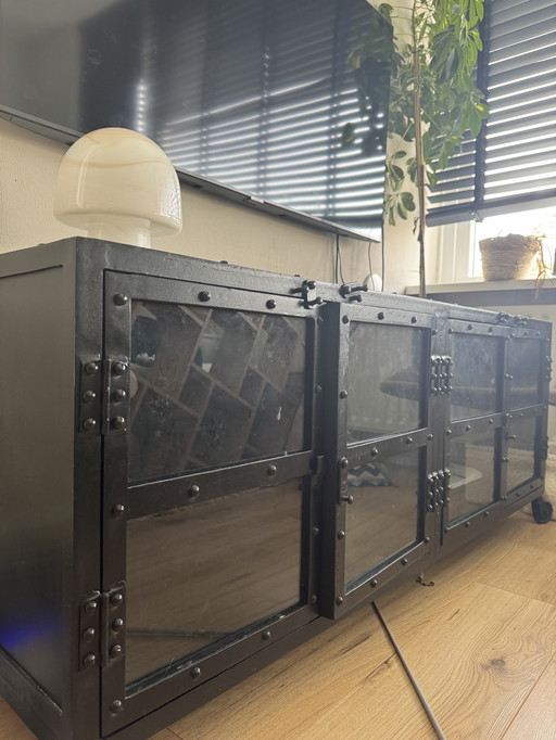 Industrieller TV-Schrank - Loods 5