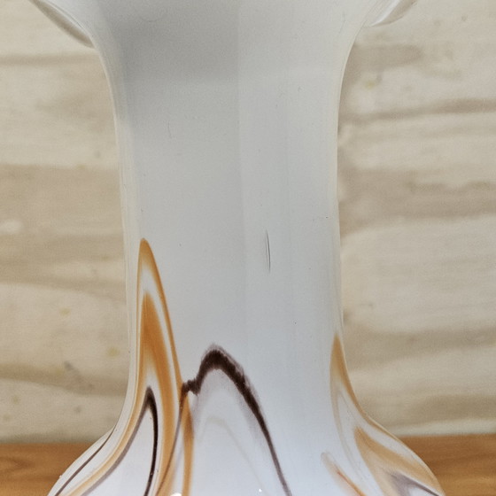 Image 1 of Vaso vintage in vetro opalino/lattice fiammato (H25.5) arancione