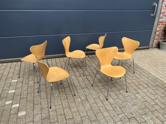 Image 1 of Fritz Hansen series 7 Butterfly chairs natural wood 1988