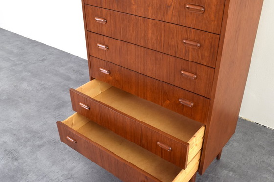 Image 1 of Commode danoise en teck, style milieu du XXe siècle, années 1960.