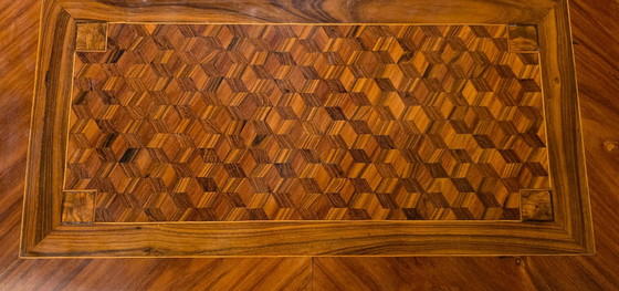 Image 1 of Spieltisch mit Intarsienarbeiten im Stil Ludwigs XV. auf Palisanderholzgrund, um 1900