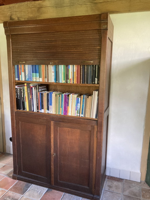 Armario con persiana enrollable de roble