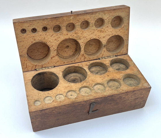 Image 1 of Antique set of weights in original wooden box – apothecary/laboratory weights