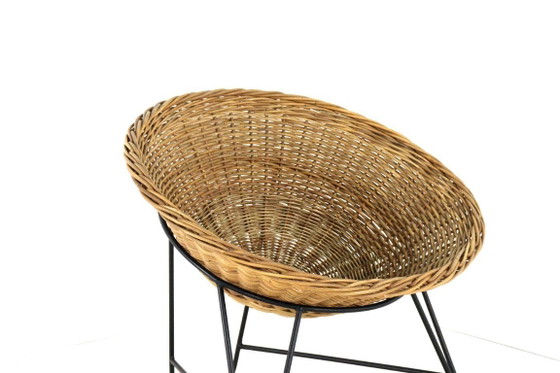 Image 1 of Poltrona con cesto in vimini nello stile di Matthieu Matégot