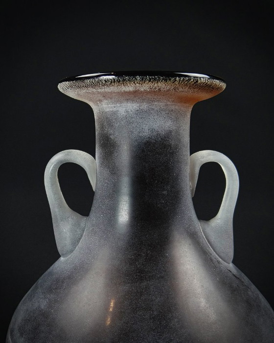 Image 1 of Vaso ad anfora in vetro tagliato di Murano, tecnica Scavo Seguso Vetri d'Arte