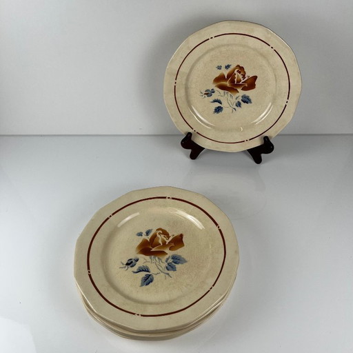 Set of 6 Sarreguemines dinner plates with floral motif, first half of the 20th century