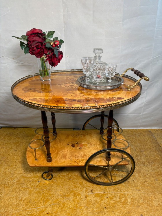 Vintage Italiaanse Sorrento Inleg Walnoot Serveerwagen | Circa jaren 70 | Koperen Details. – Wood (photo 13 of 13)