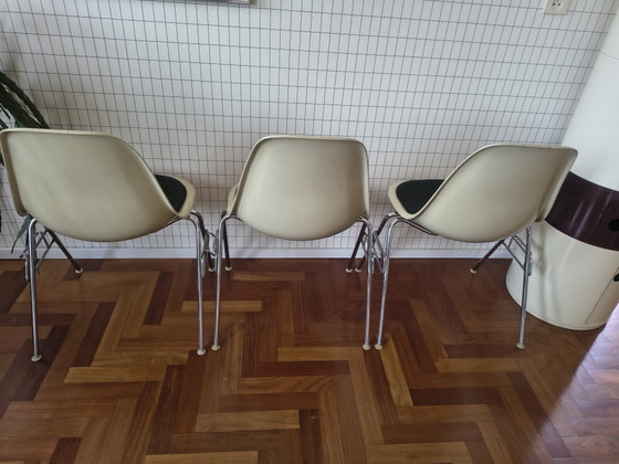 Image 1 of 3 x Eames Miller DSX stacking base fiberglass
