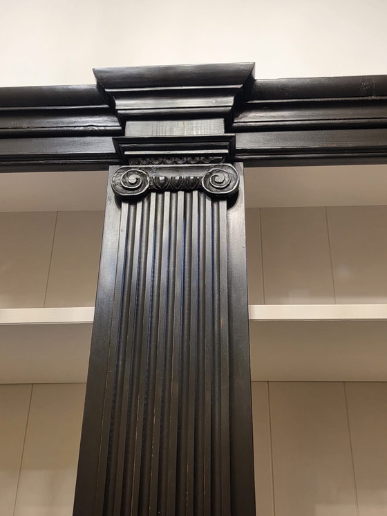 Image 1 of Imponente libreria marrone scuro – alta 288 cm, dettagli classici
