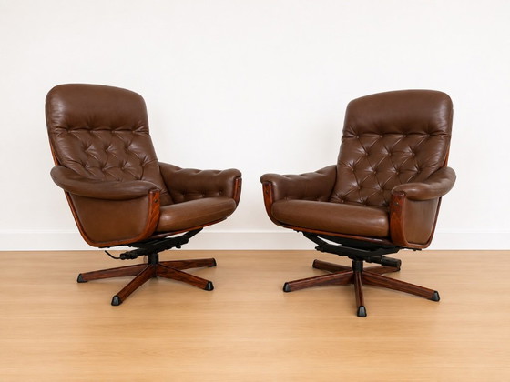 Fauteuils pivotants vintage suédois en cuir marron, milieu du siècle, par Gote Møbler (photo 2 of 8)