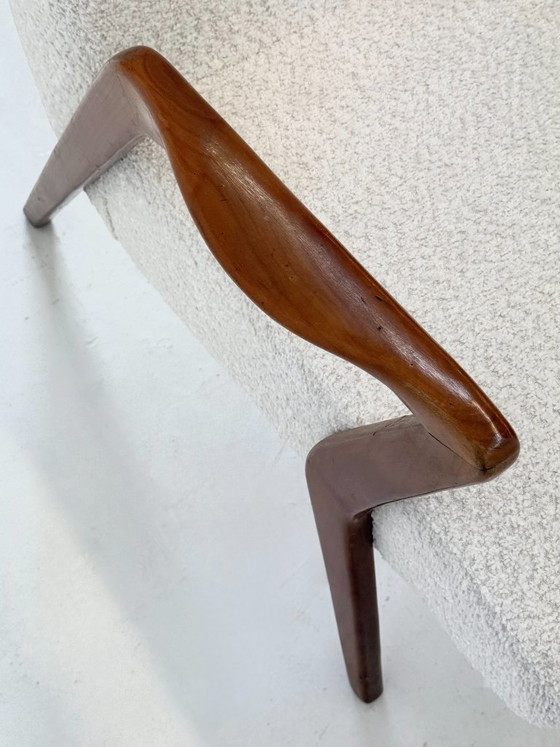 Image 1 of Sillón italiano de mediados de siglo hecho de madera de cerezo con bouclé blanco