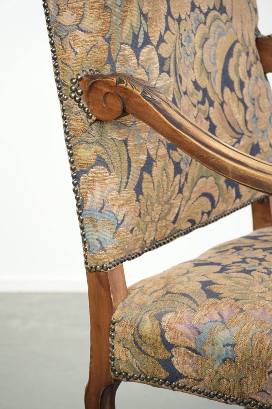 Image 1 of Sierlijke antieke eikenhouten fauteuil/ bijzet/ bureaustoel met een luxe dikke stof met bloemen motieven