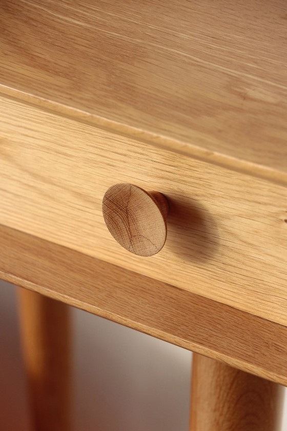 Image 1 of Massief eikenhouten consoletafel met driepootframe – Vintage & gerestaureerd