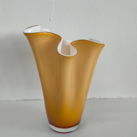 Image 1 of Amberkleurige Fazzoletto bloemenvaas (Murano glas)
