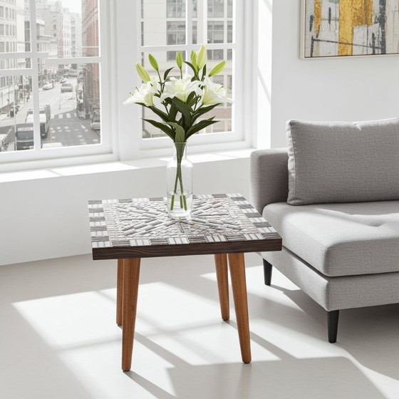 Image 1 of Bijzettafel in mozaïekstijl uit het midden van de 20e eeuw met een blad van keramische tegels.