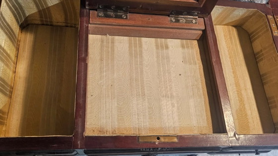 Kaptafel in Lodewijk XV-stijl, Franse productie uit het einde van de 19e en het begin van de 20e eeuw. (photo 10 of 10)