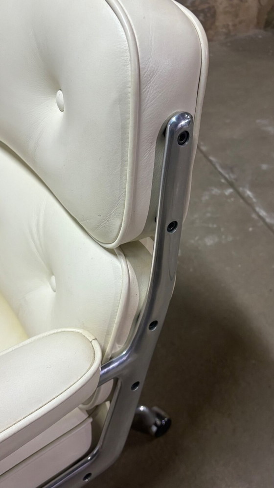Image 1 of Herman Miller Eames Time Life Executive desk chair - pearl white leather