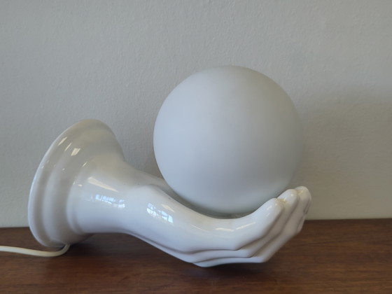 Image 1 of Lámpara de pared esférica de cerámica en la mano