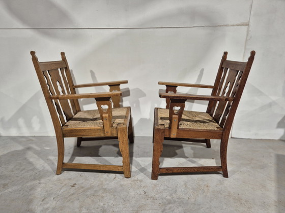 Image 1 of Due poltrone in rovere in stile brutalista Arts & Crafts.