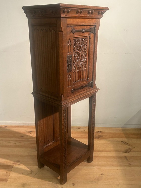 Image 1 of Gotische 1 deurskast 19de eeuw uit eik