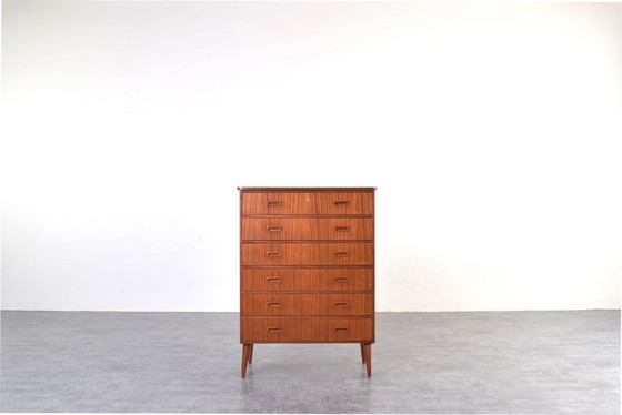 Image 1 of Commode danoise en teck, style milieu du XXe siècle, années 1960