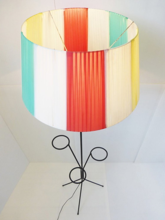 Image 1 of Grote vintage rockabilly vloerlamp uit de jaren 50 met plantenstandaard.
