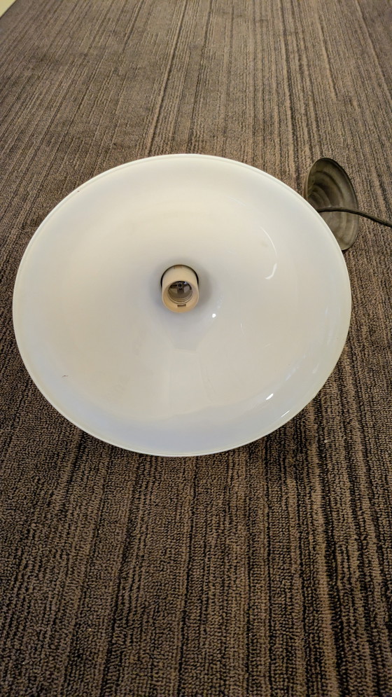 Image 1 of Deux lampes suspendues vintage de style Art déco, abat-jour opalin