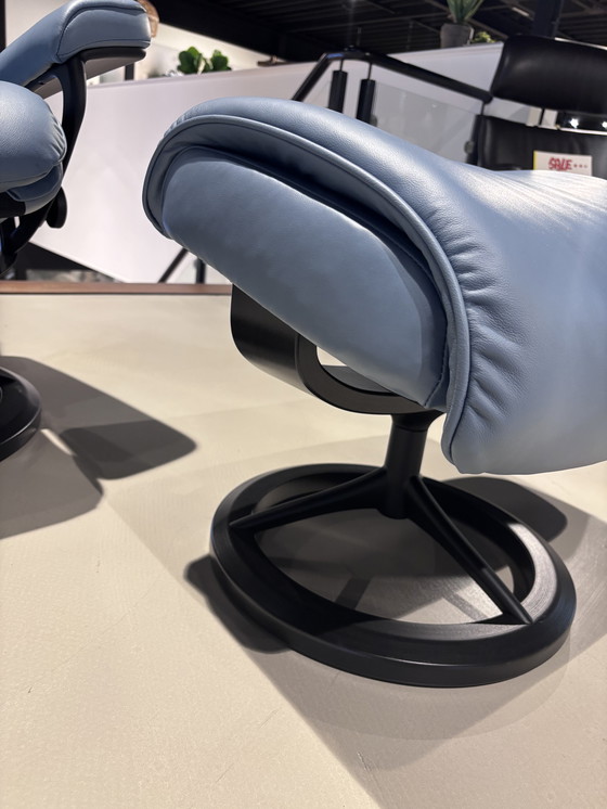 Image 1 of Stressless Aura recliner