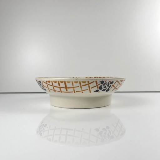 Plato sobre pedestal, loza, Badonviller "Roscoff", 1930