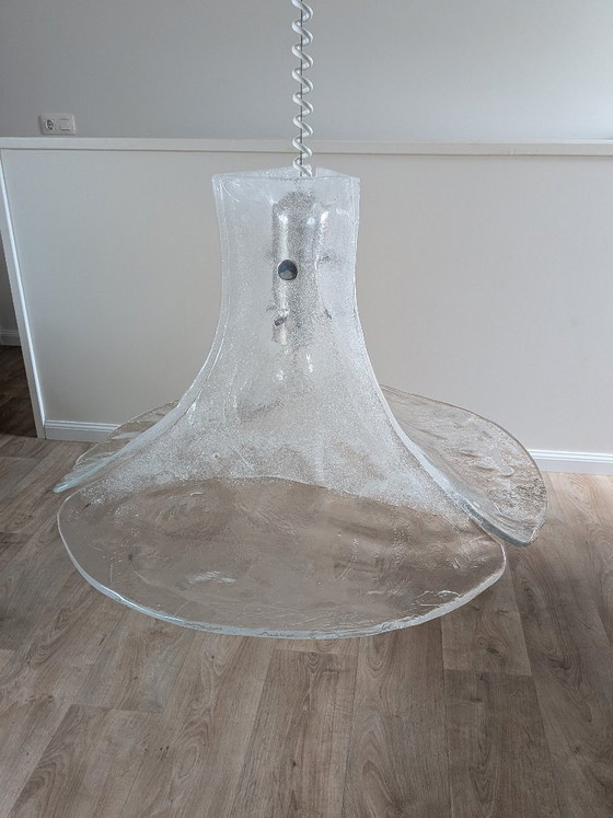 Image 1 of Suspension « Tulipe » en verre de Murano glacé, style milieu du XXe siècle, par Carlo Nason pour J.T. Kalmar (années 1960)