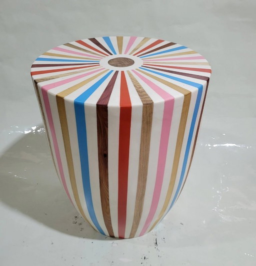 Tavolino in resina colorata fatto a mano in Marocco – Handgemaakt in Marokko Kleurrijke Resin Bijzettafel