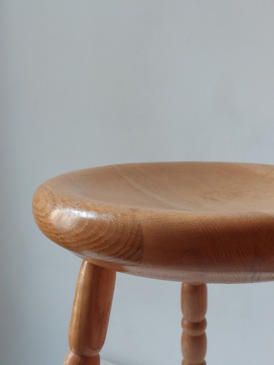 Image 1 of Sgabello vintage in legno di metà secolo, seduta spessa, gambe tornite