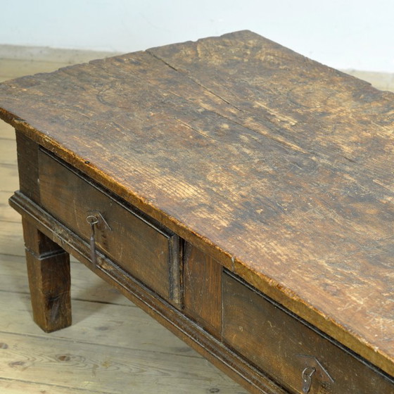 Image 1 of Oak coffee table, circa 1820