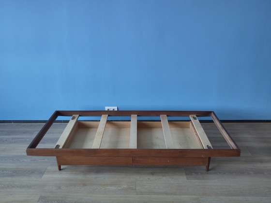 Image 1 of Divano letto vintage con cassetti in legno di teak.