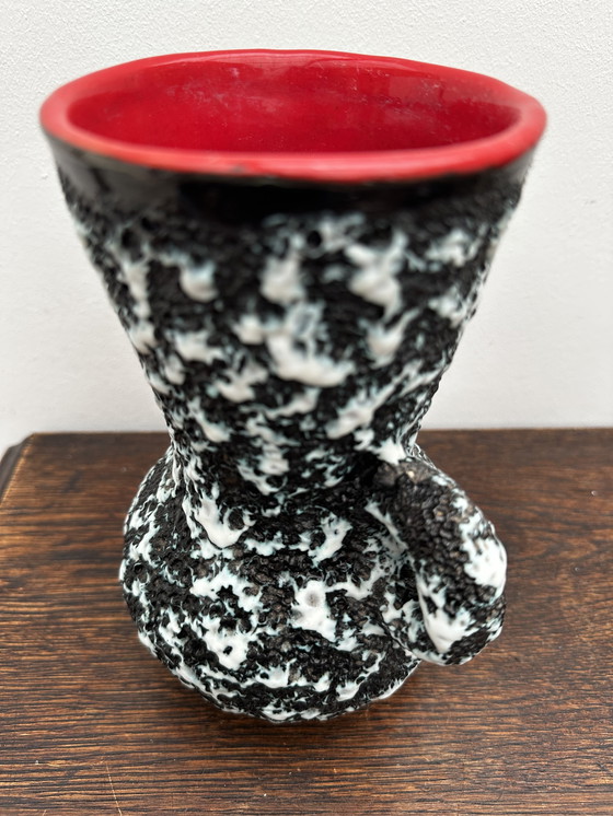 Image 1 of Vase à Oreilles Fat Lava Intérieur rouge - Attribué Vallauris H 21 cm
