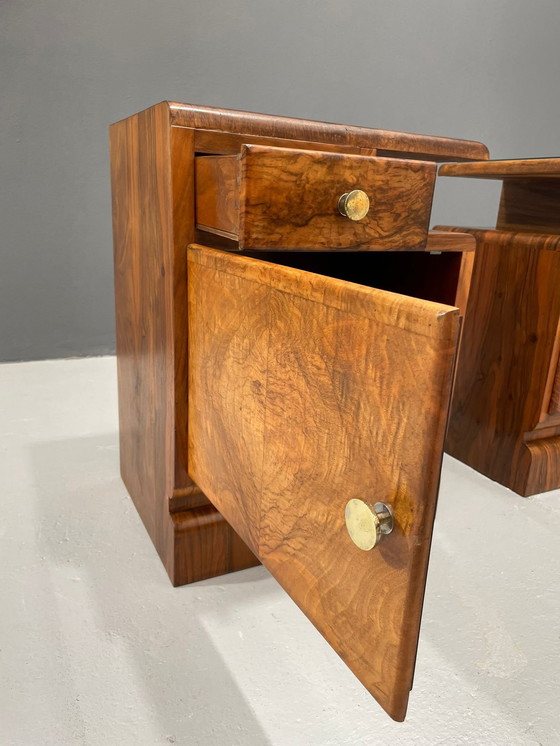 Image 1 of Tables de chevet Art Déco rénovées des années 1930 - Paire de tables de nuit tchécoslovaques en placage de noyer