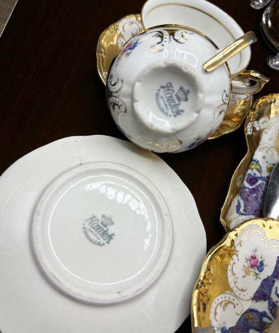 Image 1 of Bavaria Hardek – Porcelaine allemande à motifs floraux et dorure | 6 personnes | Années 1960