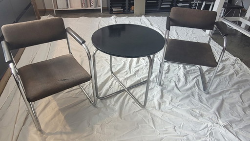 Erich Mendelsohn, sedia Bauhaus; Mies van der Rohe, tavolo