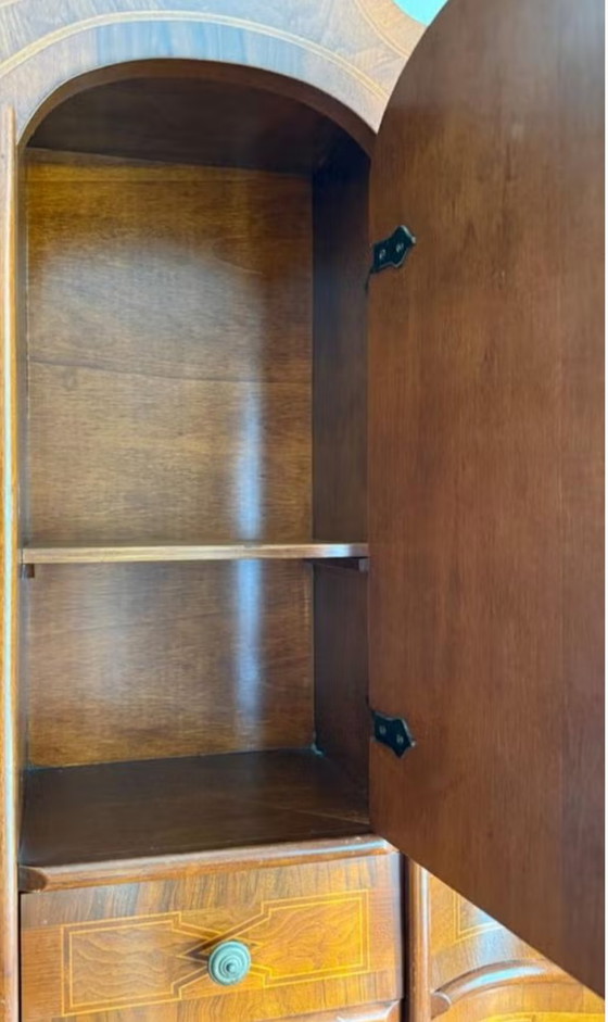 Image 1 of antieke mahoniehouten secretaire met een gebogen kroonlijst en ingelegde details